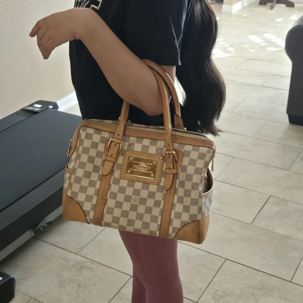 Handbag - Picture 1 of 16